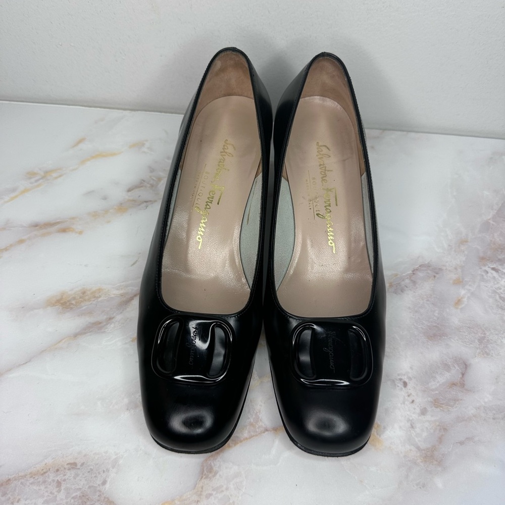 Salvatore Ferragamo Black low heel Pumps